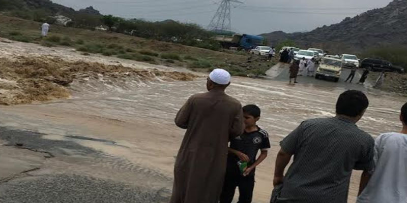  السعودية: سيول لم تحدث منذ 20 عاما وإنذارات لـ 10 مناطق في المملكة بسبب الأحوال الجوية